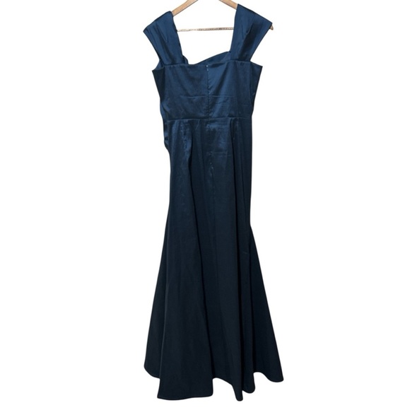 EUC - T by Tadashi Shoji Beautiful Ball Gown - Size 8 - navy - Picture 2 of 6